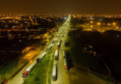 El tráfico ilegal de combustibles desvía entre 30 a 40 cisternas destinadas al mercado interno, denuncia el ministro Medinacelli