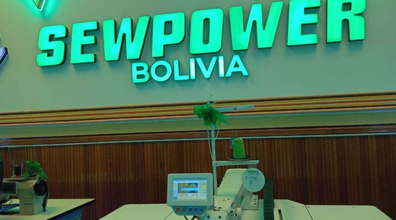 Exhibirán máquinas que operan con AI en una feria de costura en la ciudad de El Alto