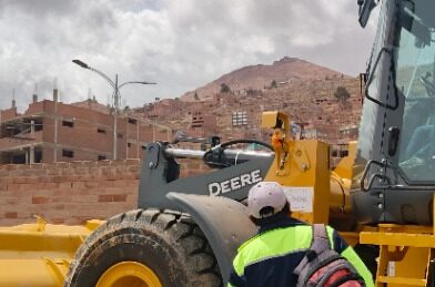 El oro llega a $us 4.400 por onza y la plata toca los $us 70, precios históricos